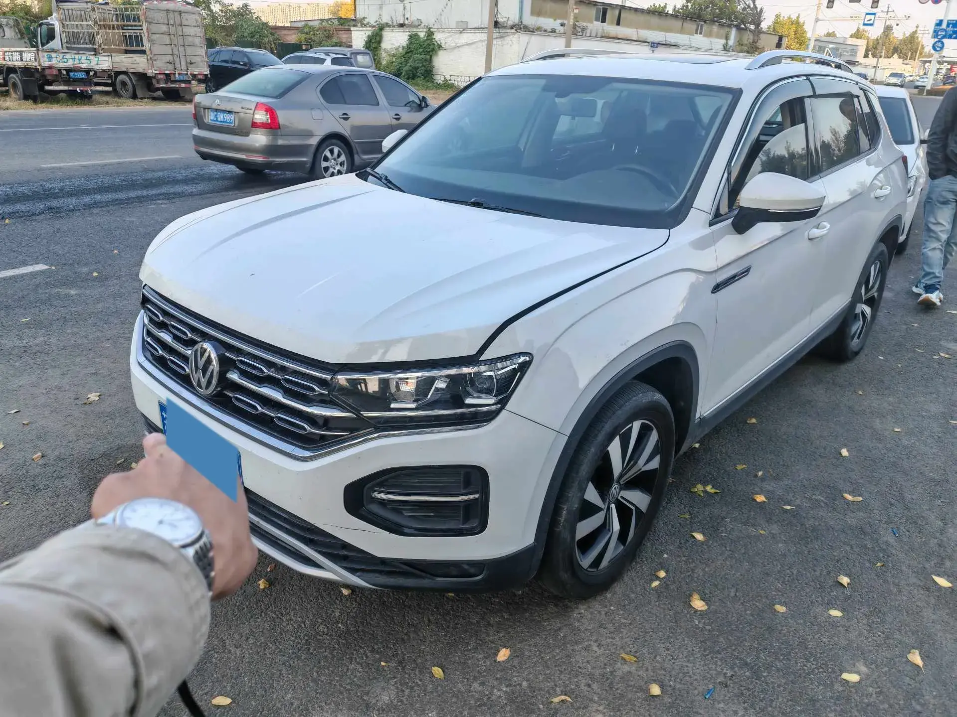 2019 VOLKSWAGEN TAYRON view 1