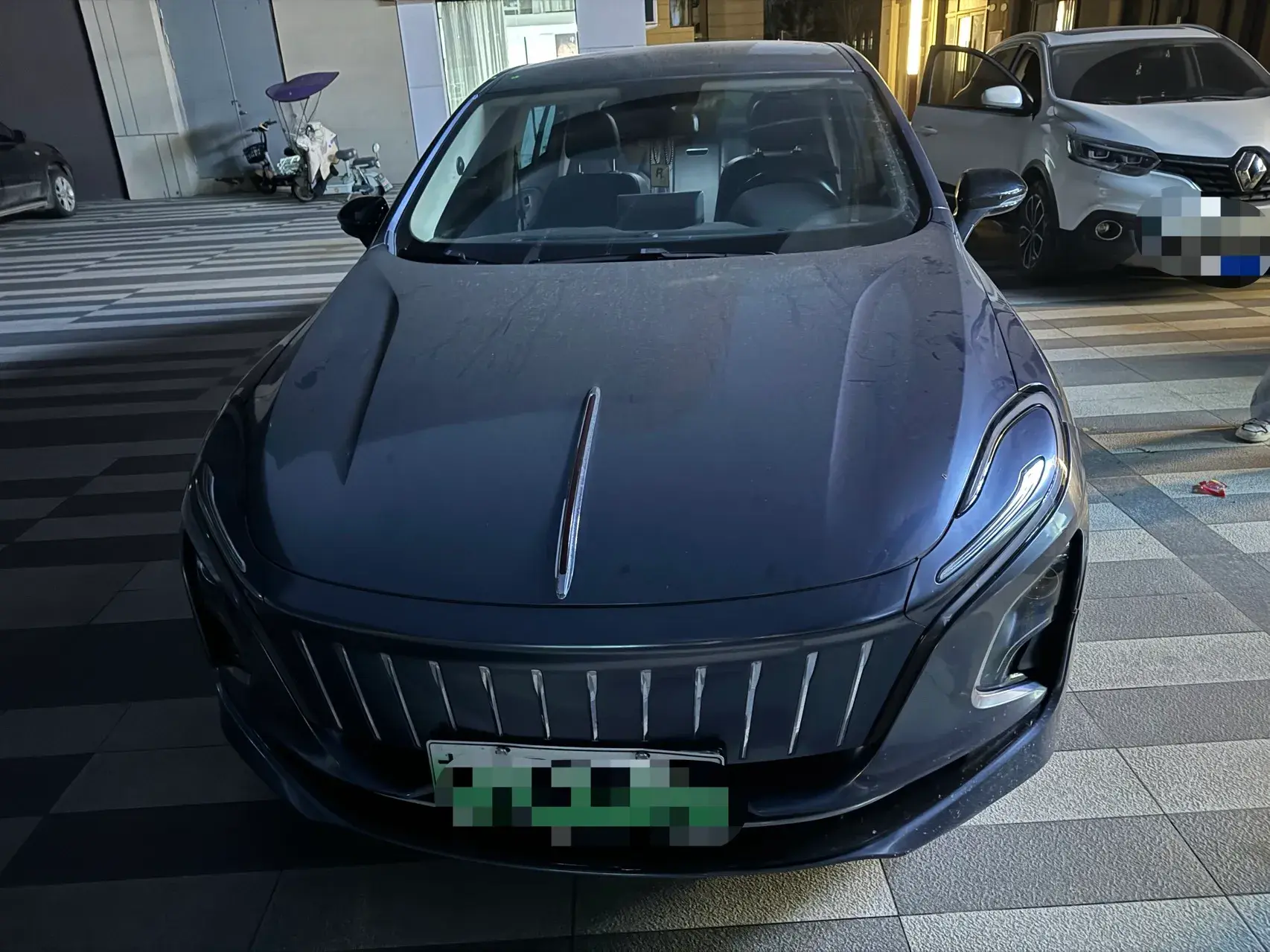 2022 HONGQI E-QM5 thumbnail 2