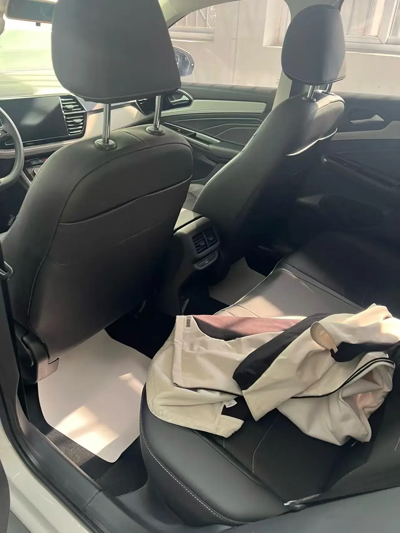 2024 JETTA VS5 thumbnail 3