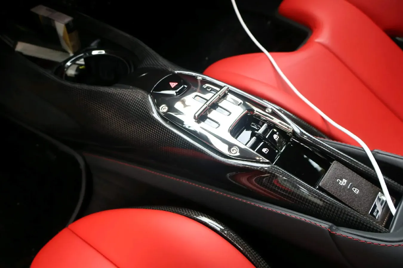 2020 Ferrari SF90 3.9T 781HP V8 8DCT PHEV 7.9KWH,autocango,china used car exporter,china ev exporter,chinese used car exporter,chinese used ev exporter