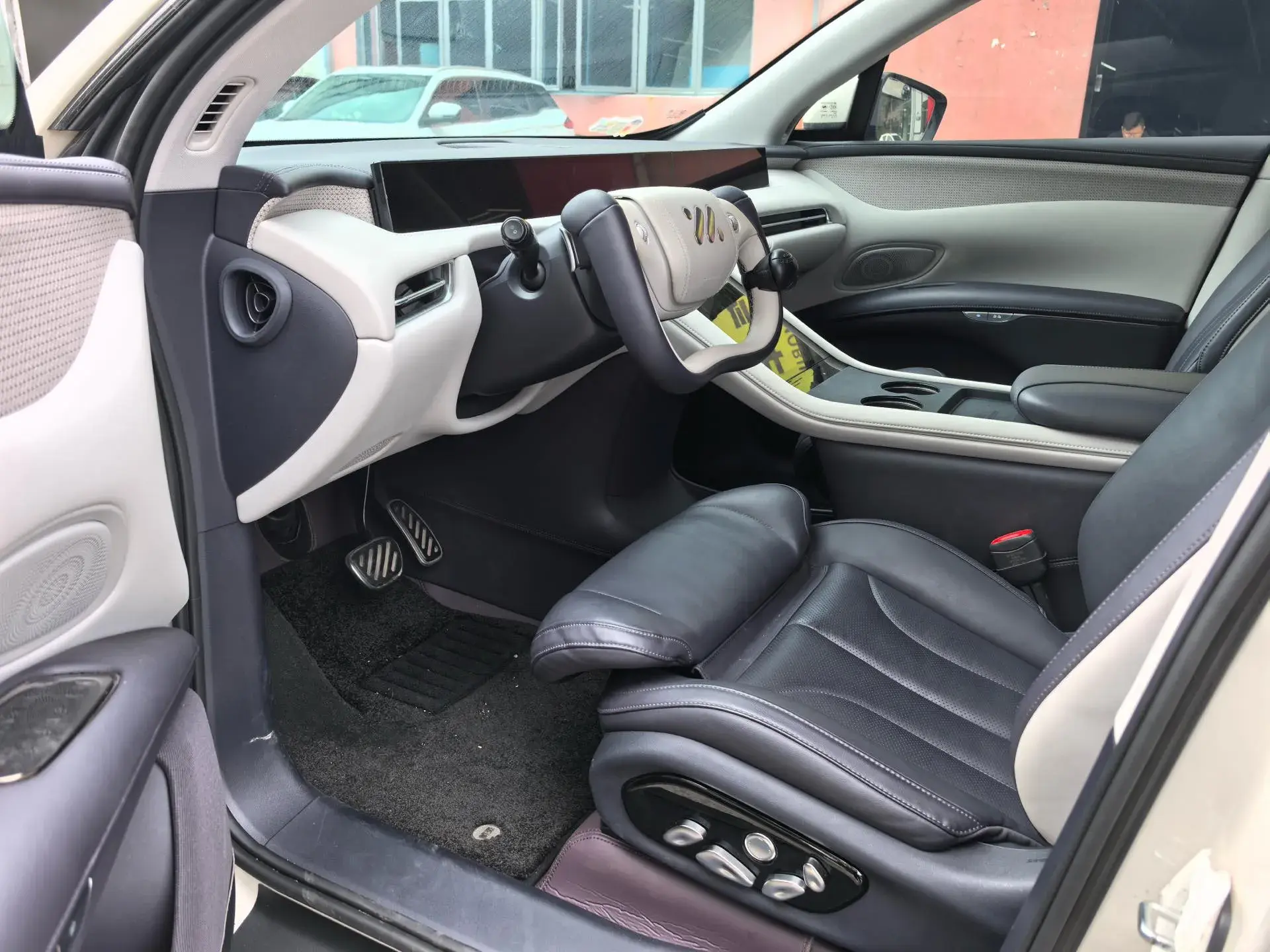 2023 IM LS7 thumbnail 3