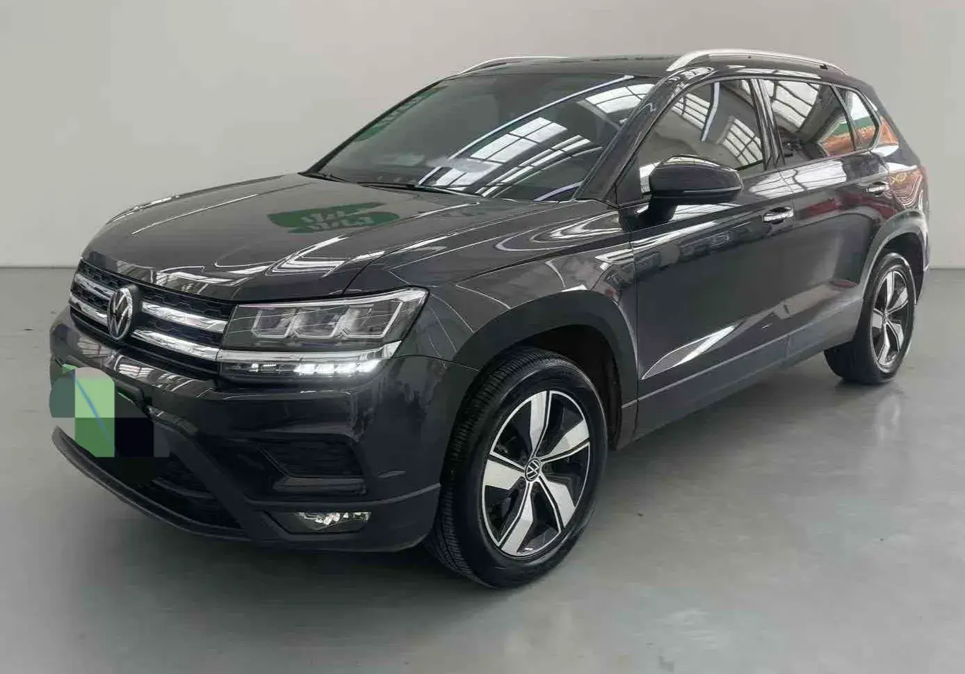 2021 VOLKSWAGEN THARU view 1