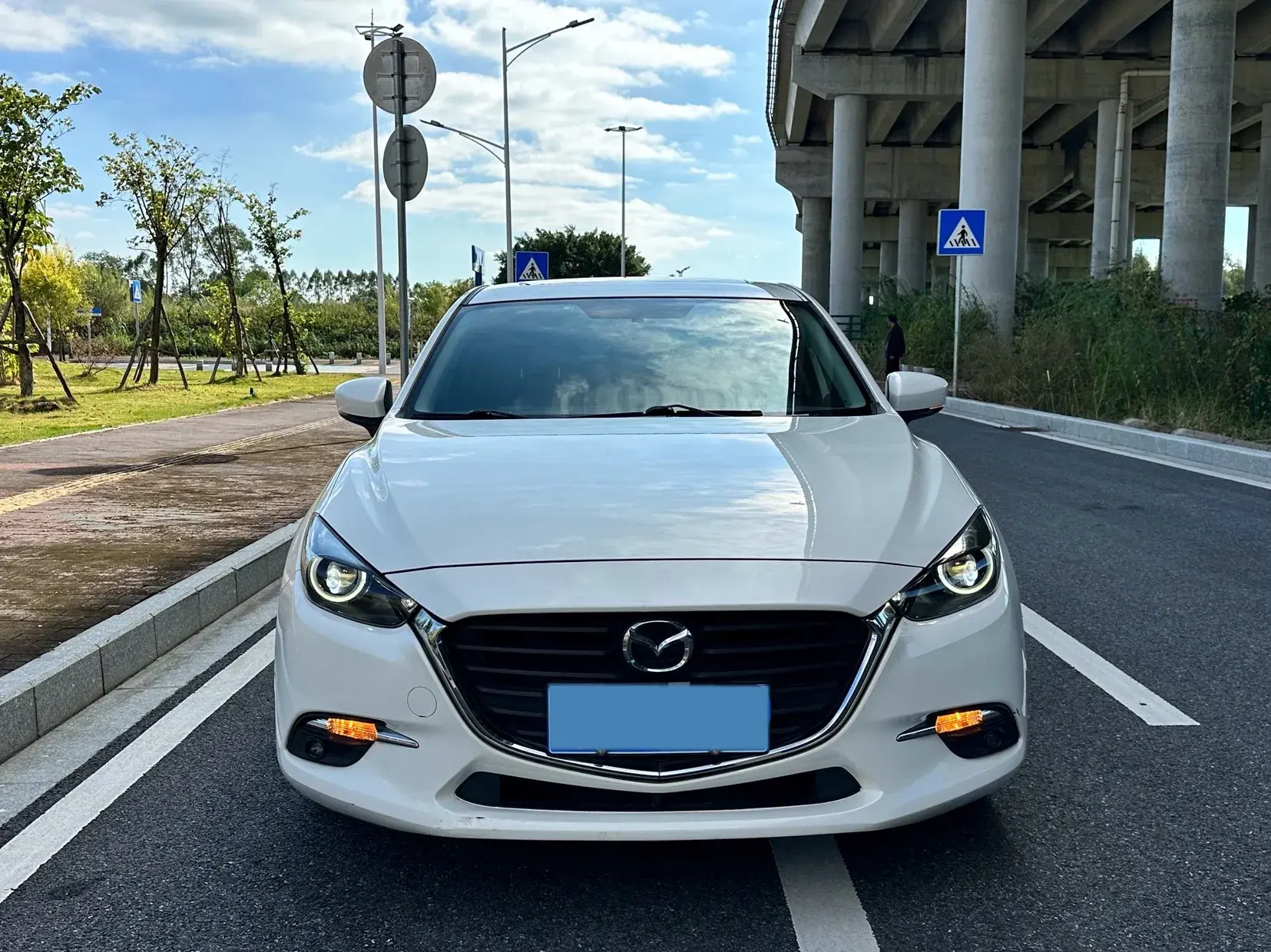 2017 MAZDA 3 thumbnail 2