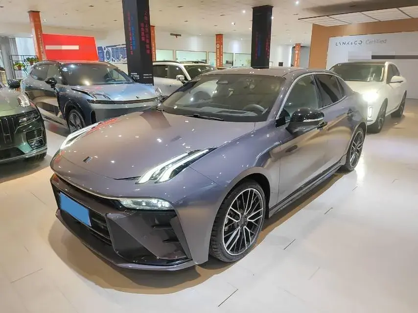 2025 LYNK&CO 03 view 1