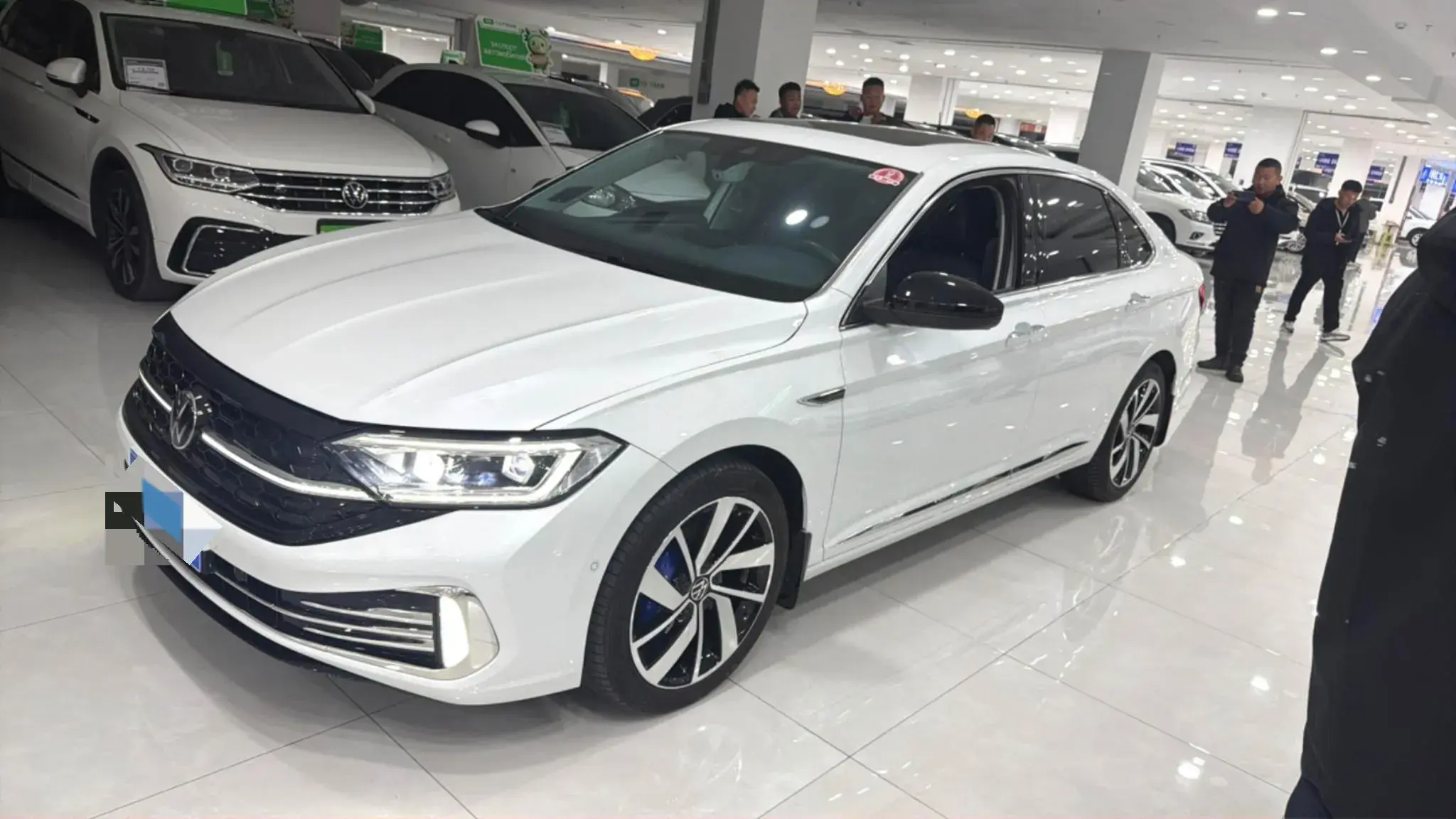 2023 VOLKSWAGEN SAGITAR view 1