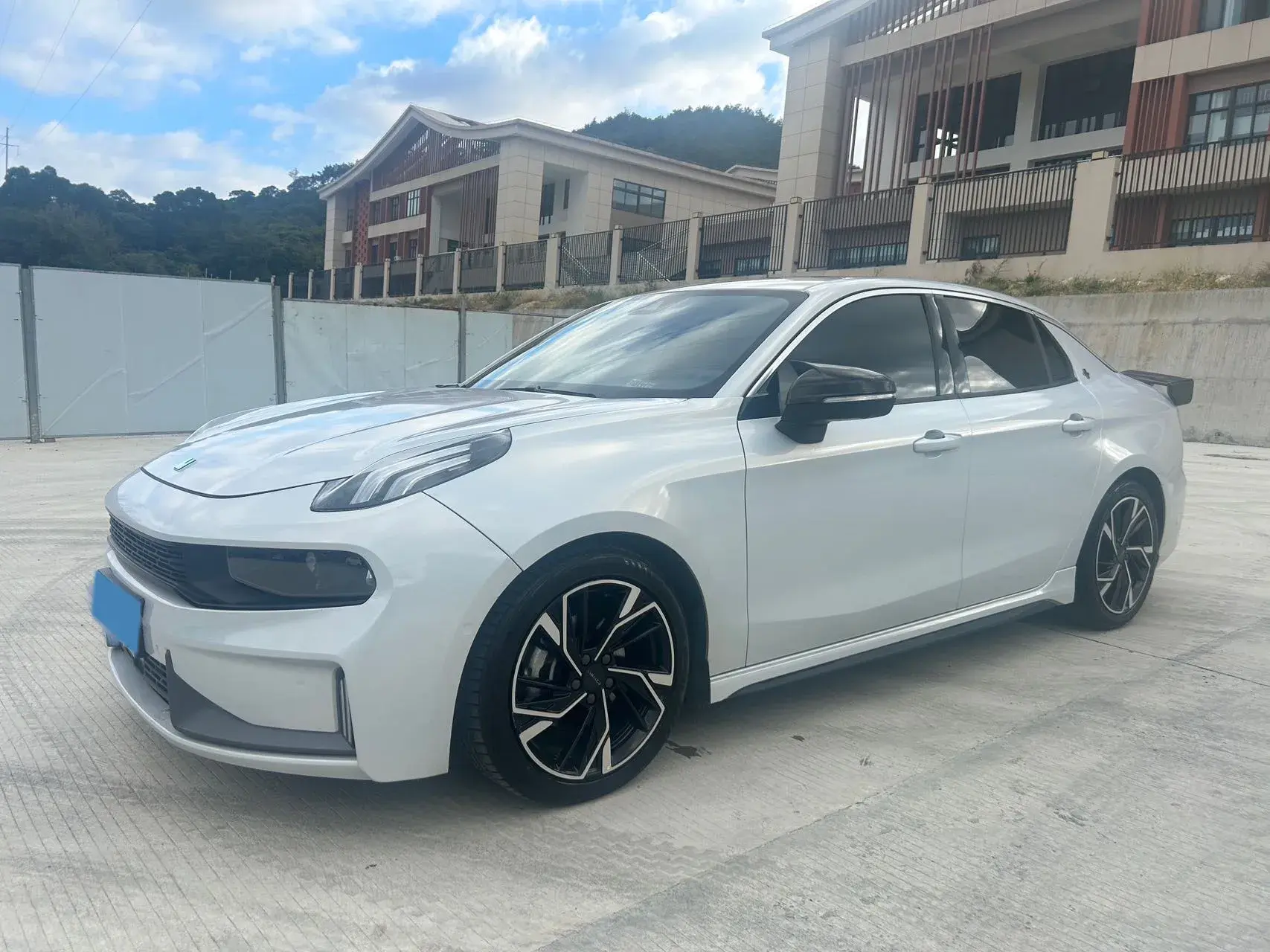 2021 LYNK&CO 03 view 1