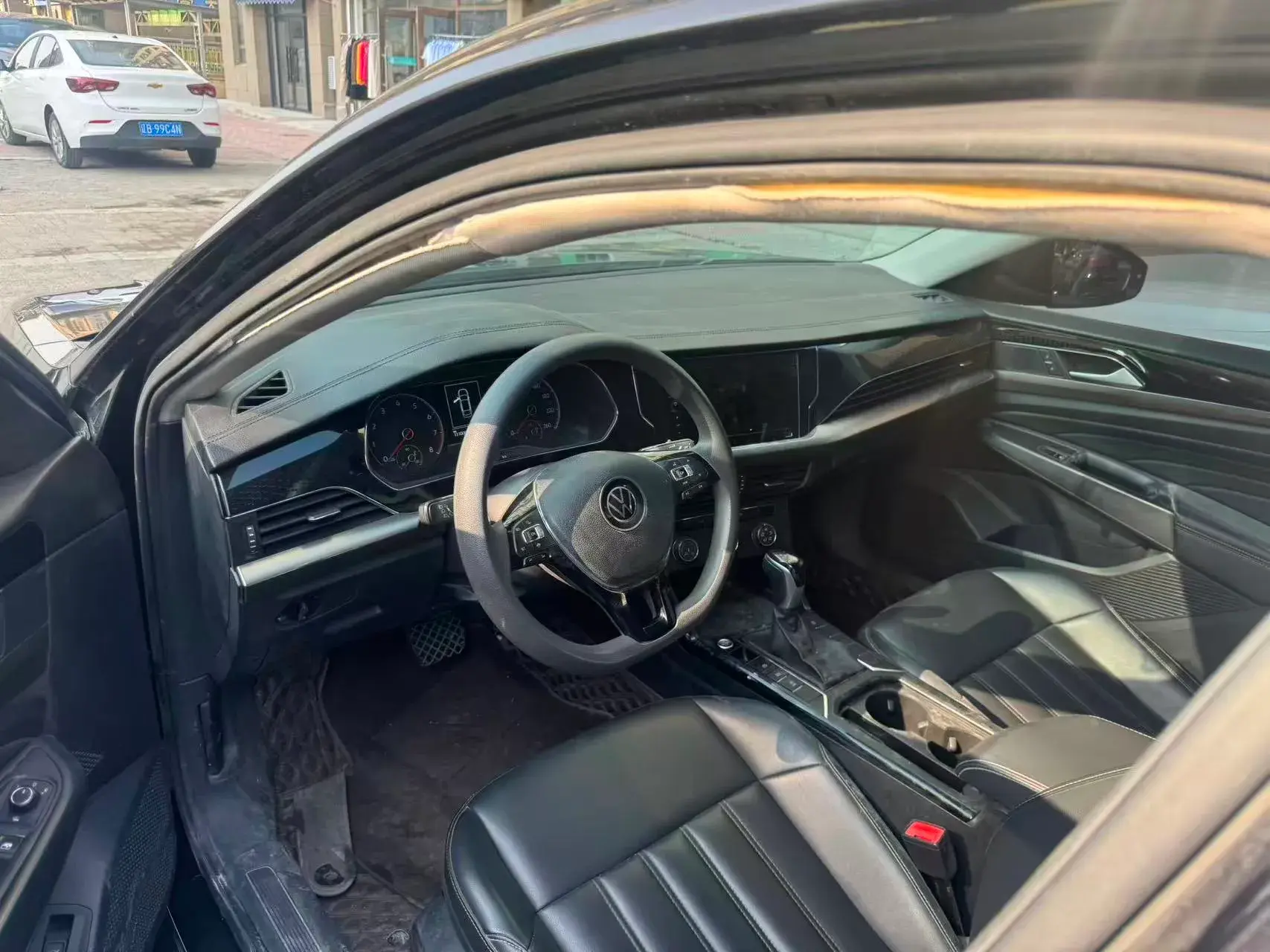 2021 VOLKSWAGEN PASSAT thumbnail 4