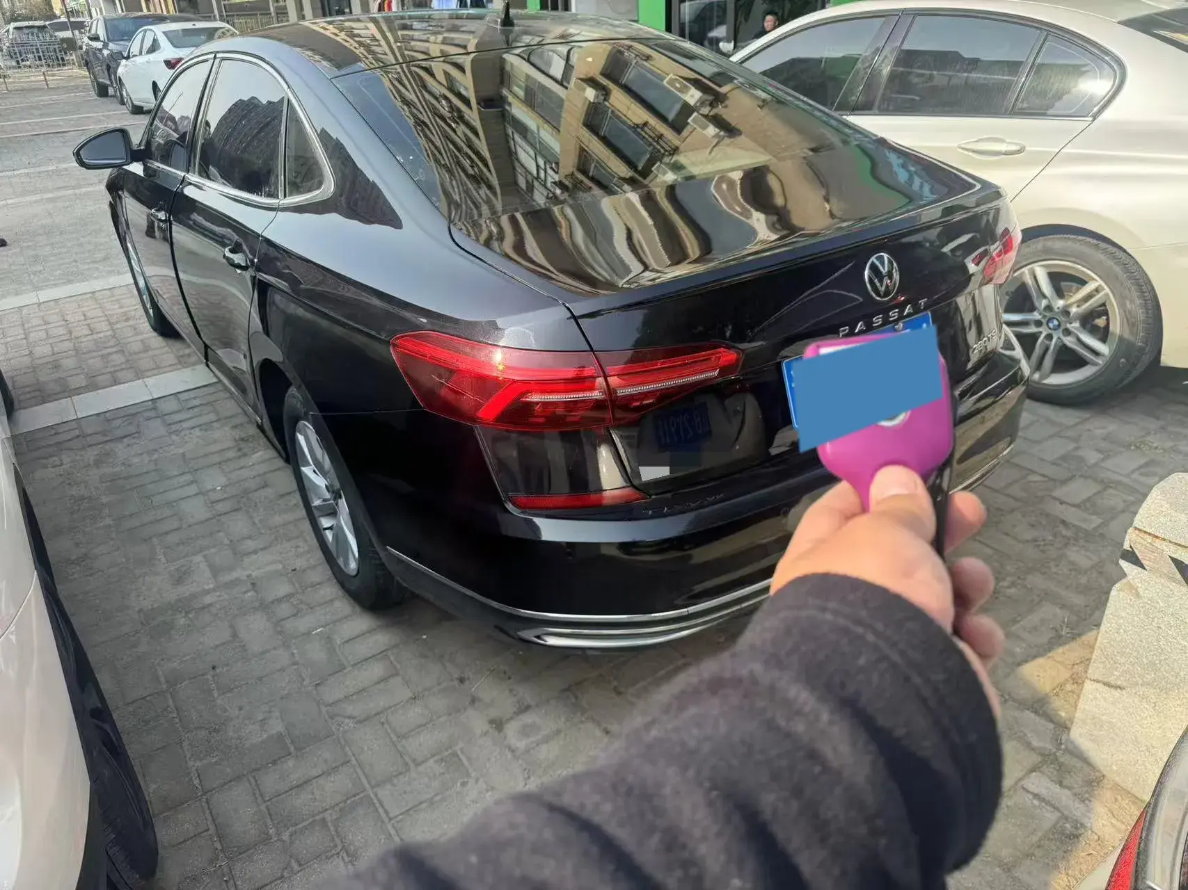 2021 VOLKSWAGEN PASSAT thumbnail 3