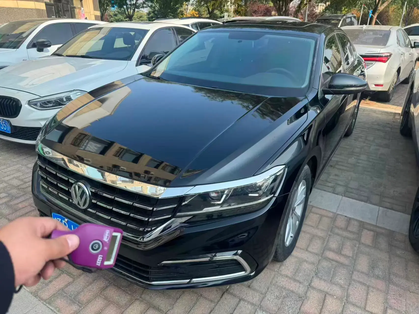 2021 VOLKSWAGEN PASSAT view 1