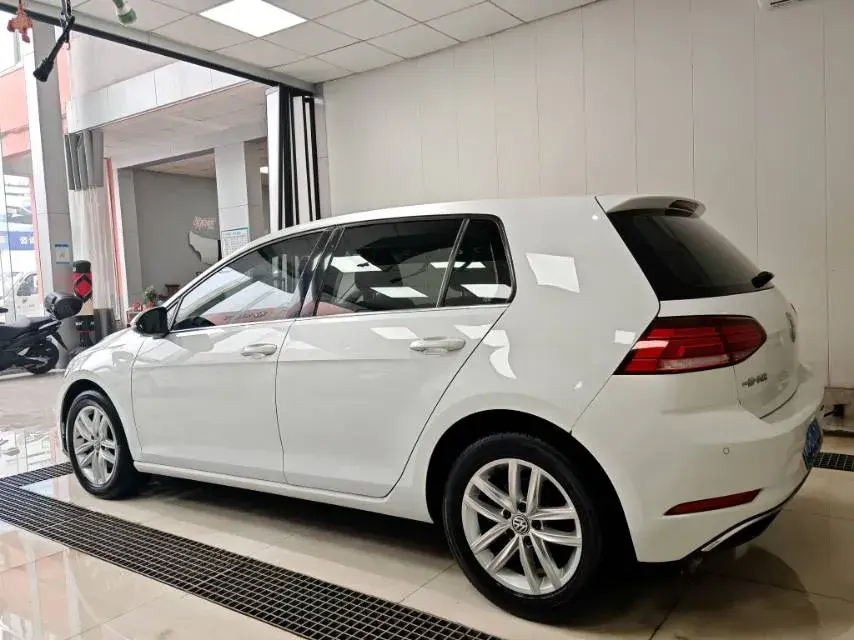 2018 VOLKSWAGEN GOLF thumbnail 3