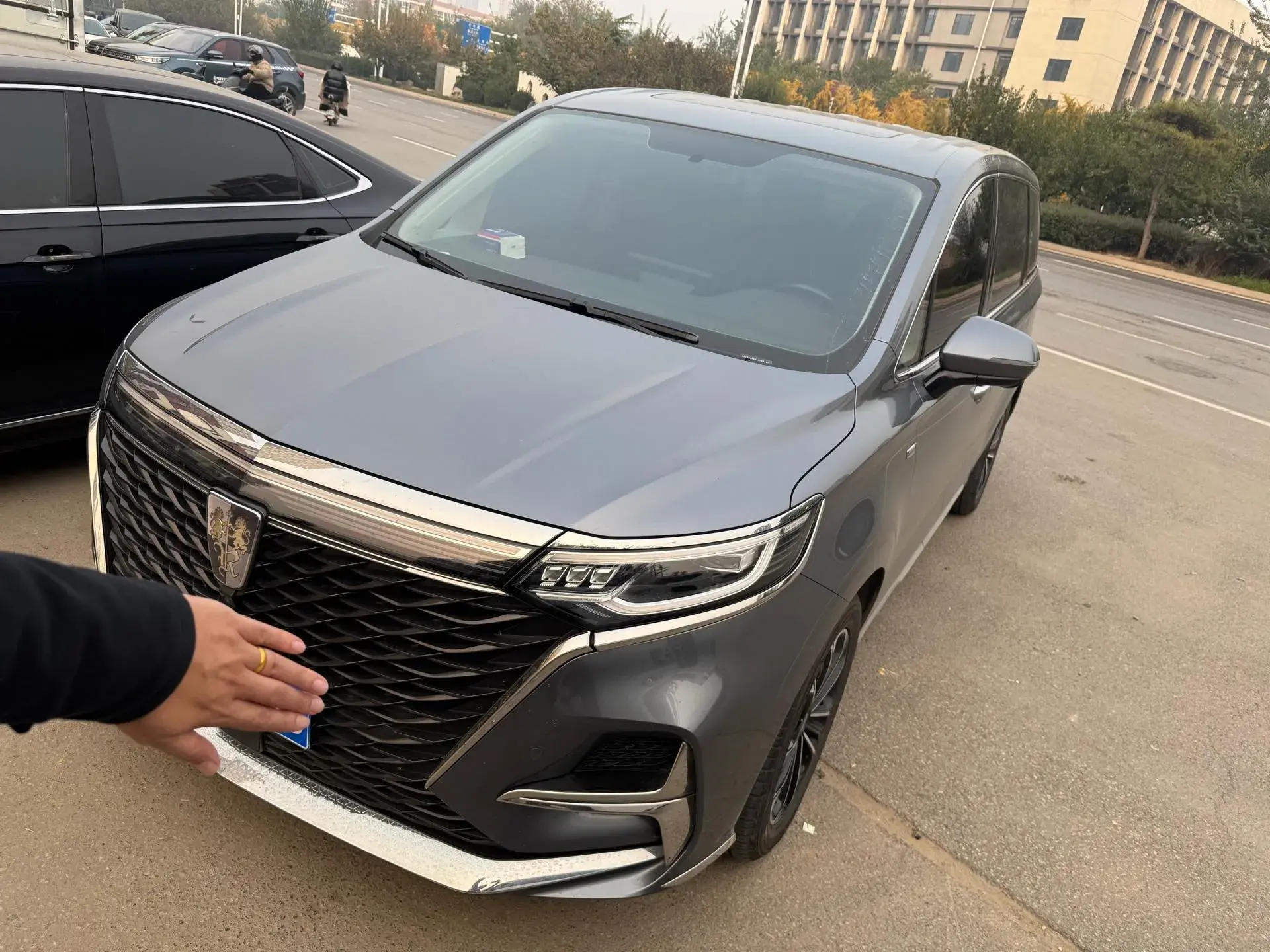 2021 ROEWE IMAX8 view 1