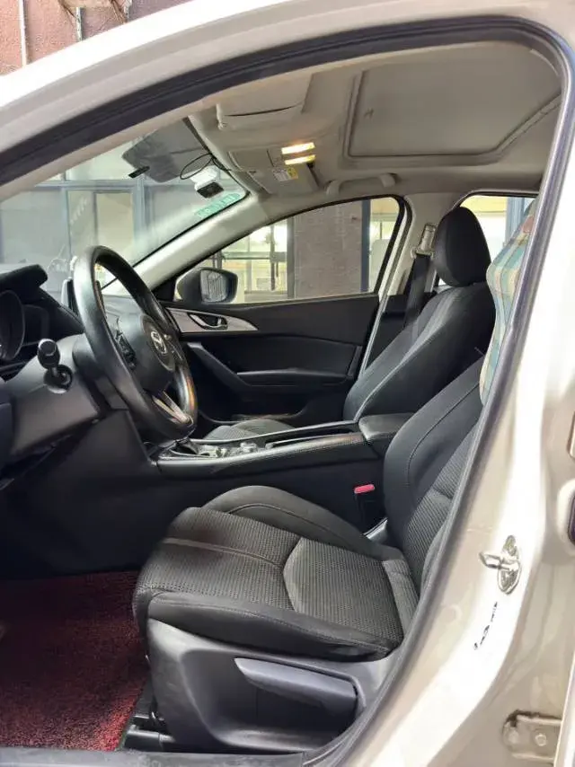 2017 MAZDA 3 thumbnail 4