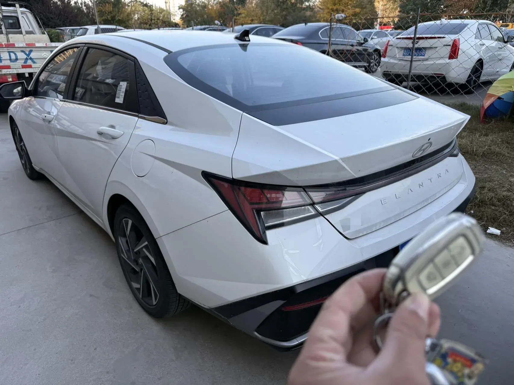 2023 HYUNDAI ELANTRA thumbnail 3