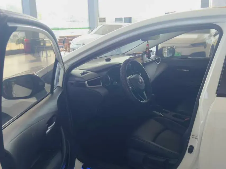 2021 TOYOTA COROLLA thumbnail 4