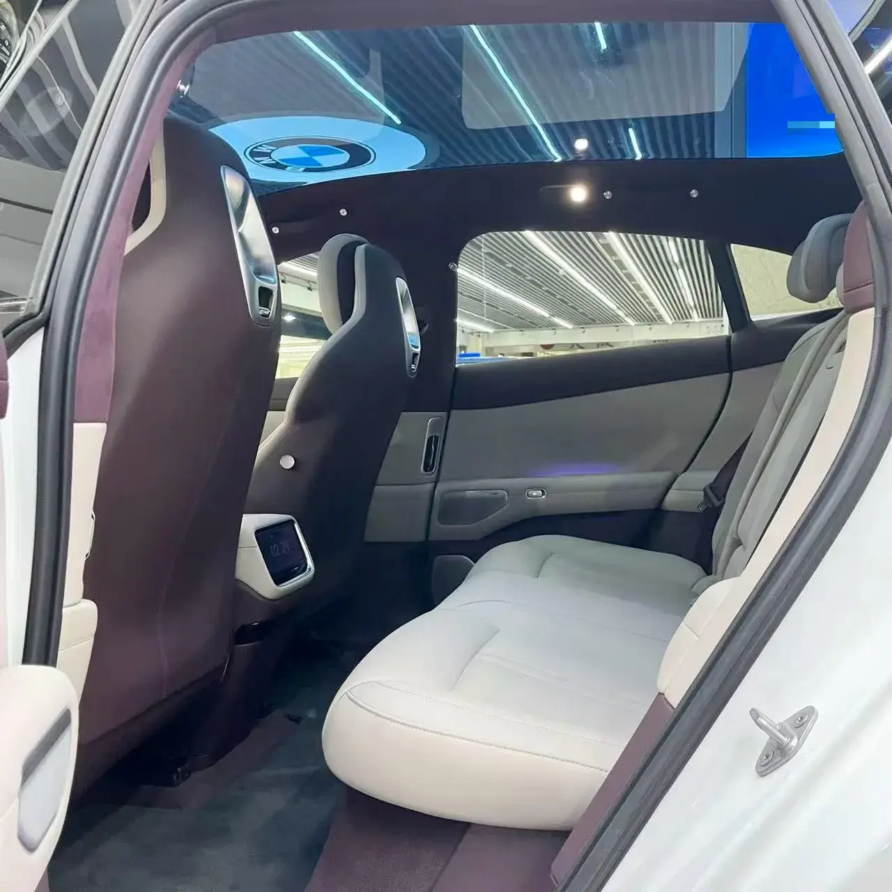 2025 MI YU7 thumbnail 4