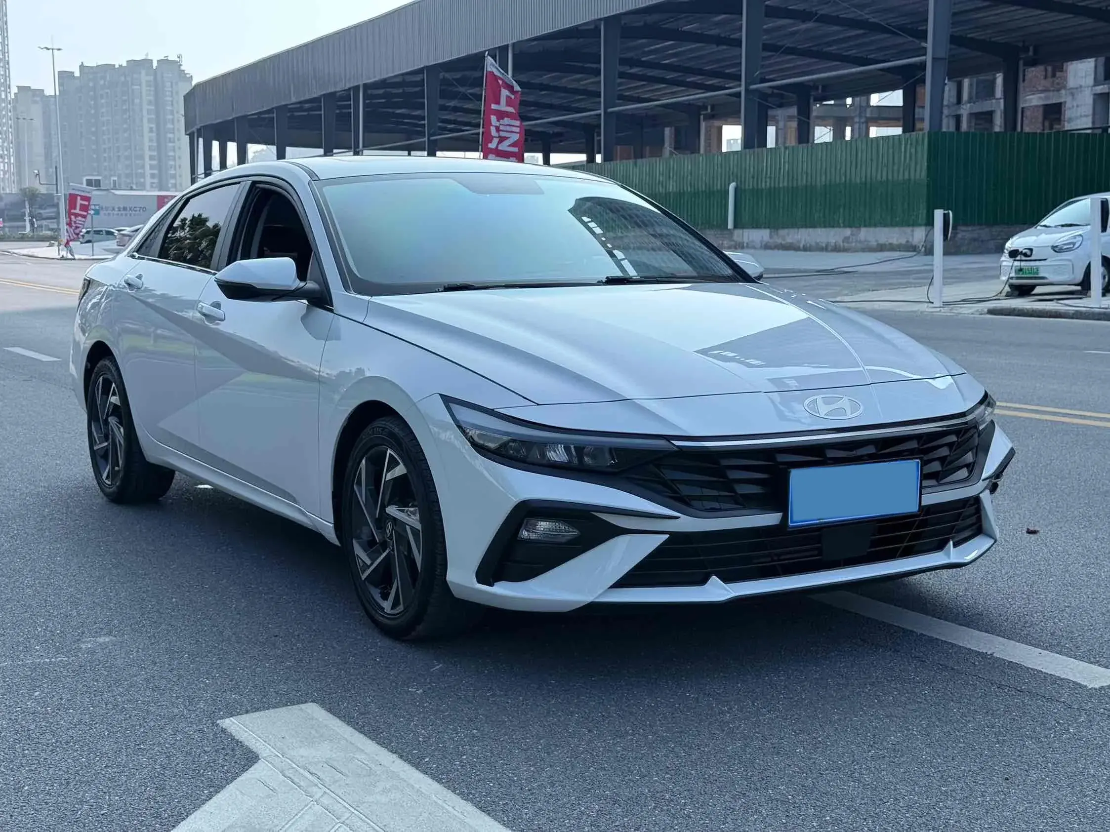 2022 HYUNDAI ELANTRA thumbnail 2