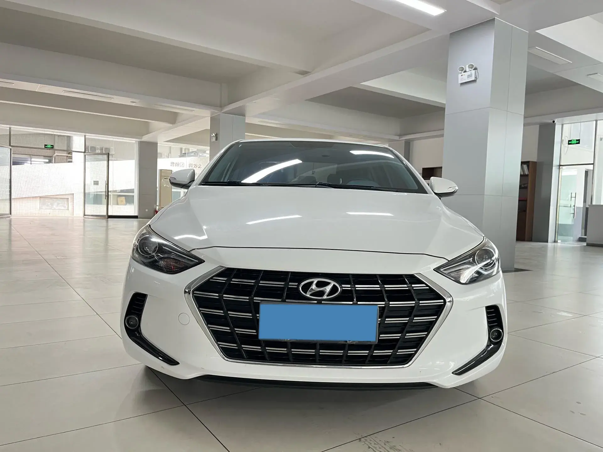 2019 HYUNDAI ELANTRA thumbnail 2