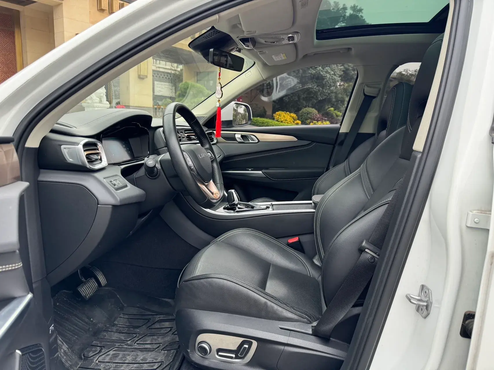 2017 LYNK&CO 01 thumbnail 4