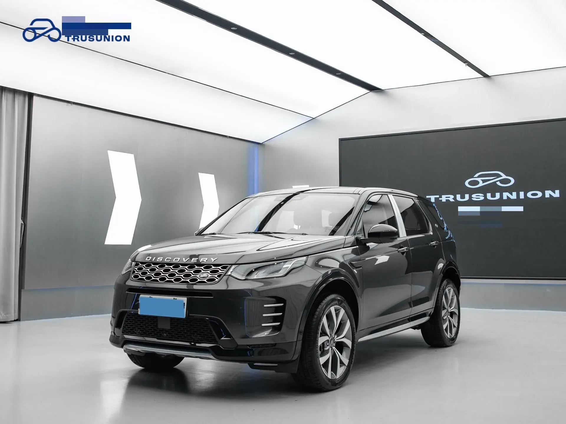 2024 LAND ROVER view 1