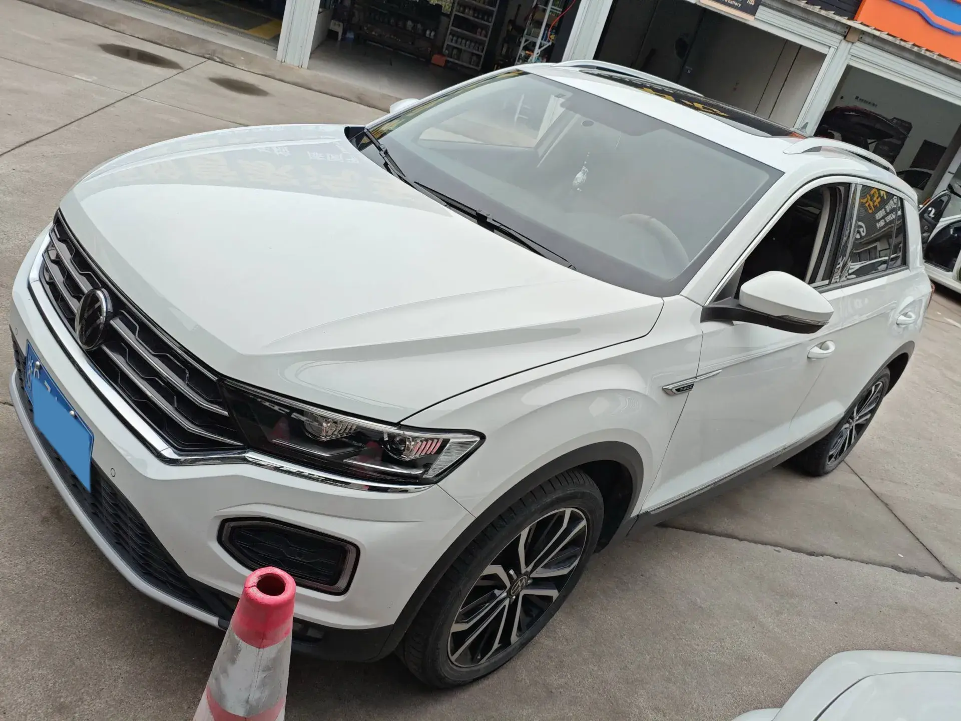 2022 VOLKSWAGEN T-ROC view 1