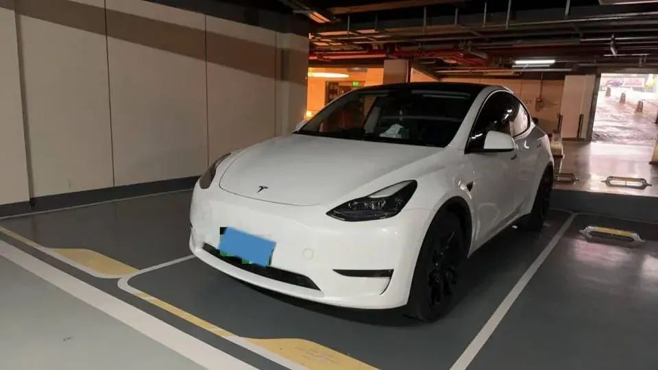 2022 TESLA MODEL view 1