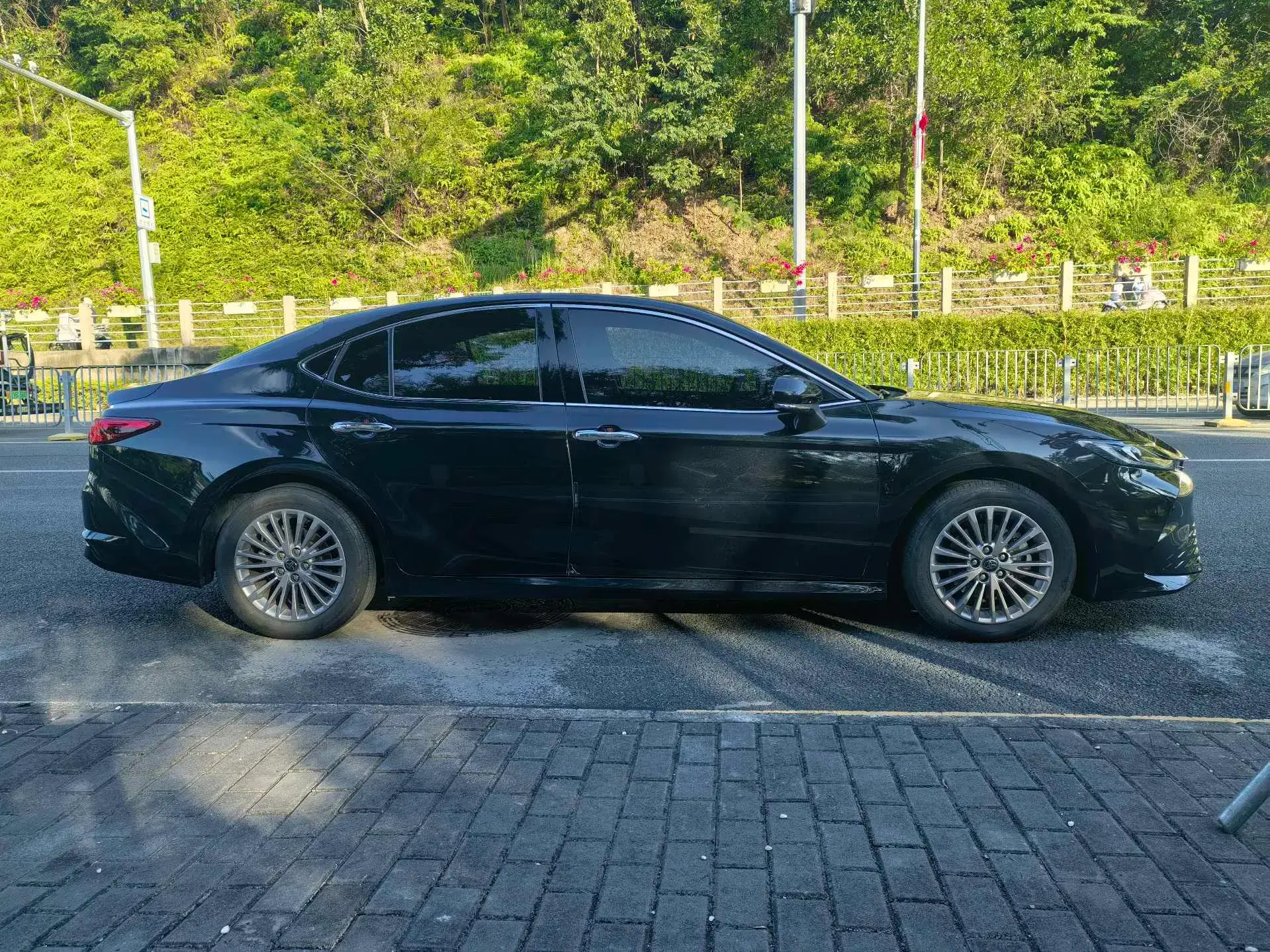 2024 TOYOTA CAMRY thumbnail 3