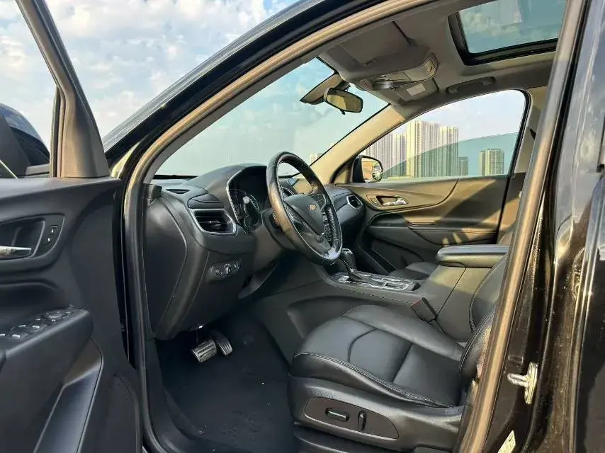 2018 CHEVROLET EQUINOX thumbnail 4