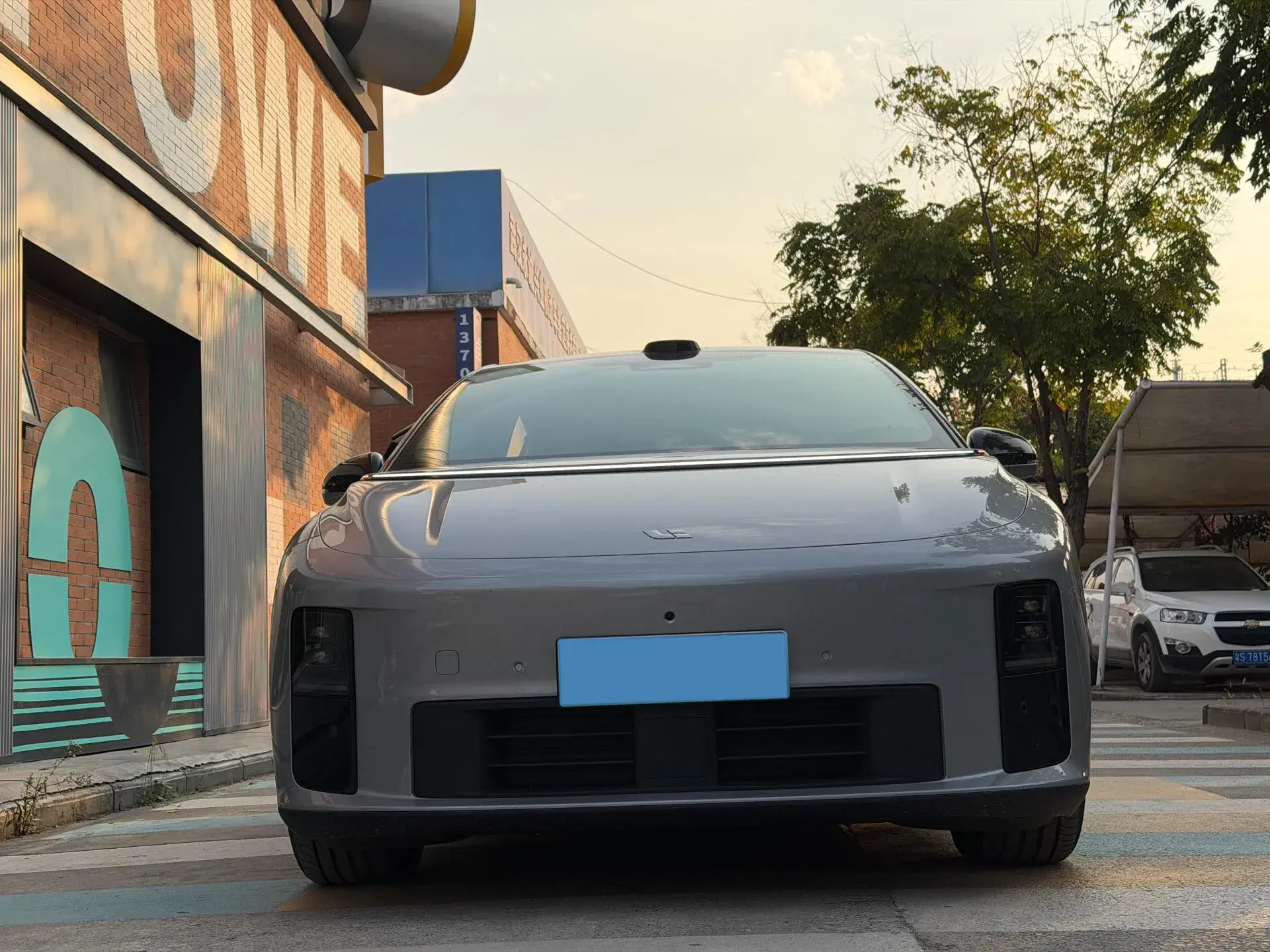 2025 LI I6 thumbnail 2