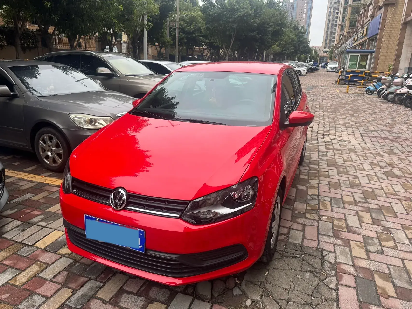 2016 VOLKSWAGEN POLO view 1