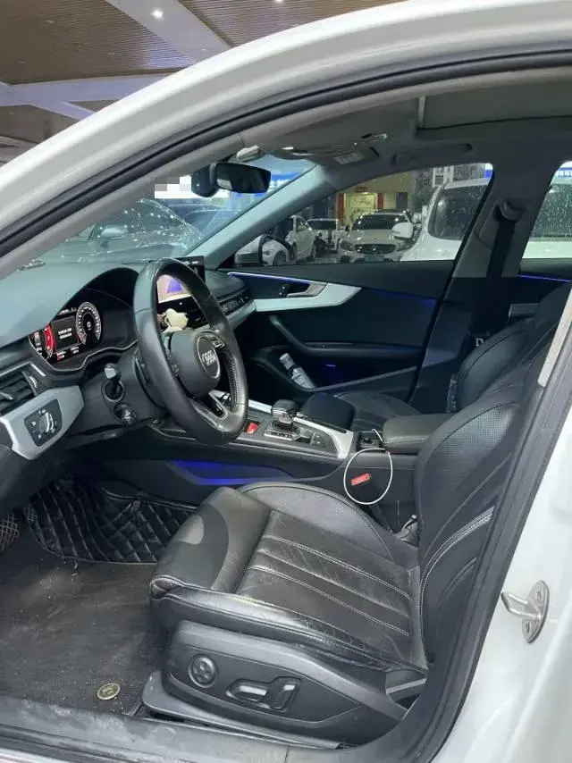 2020 AUDI A4L thumbnail 2