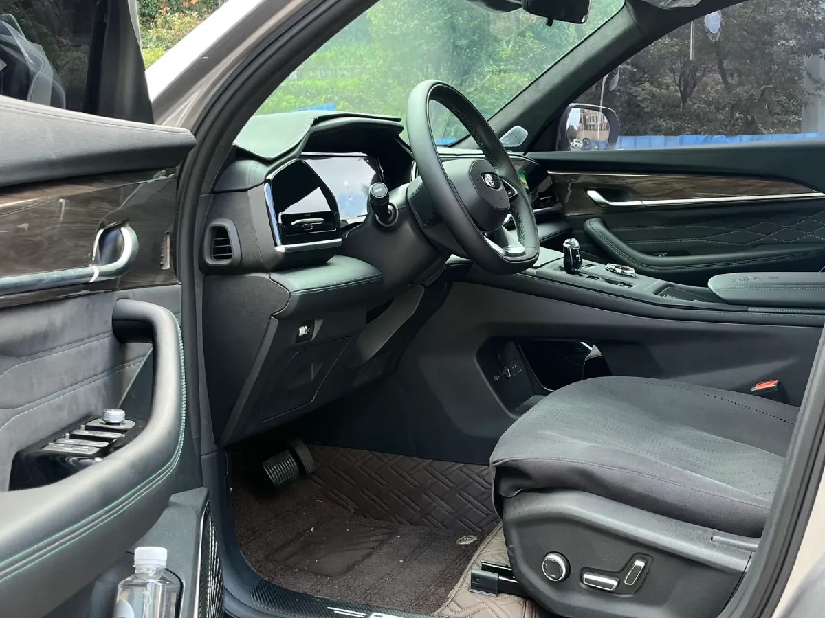 2025 Geely Monjaro 2.0T 238HP L4 8AT,autocango,china used car exporter,china ev exporter,chinese used car exporter,chinese used ev exporter