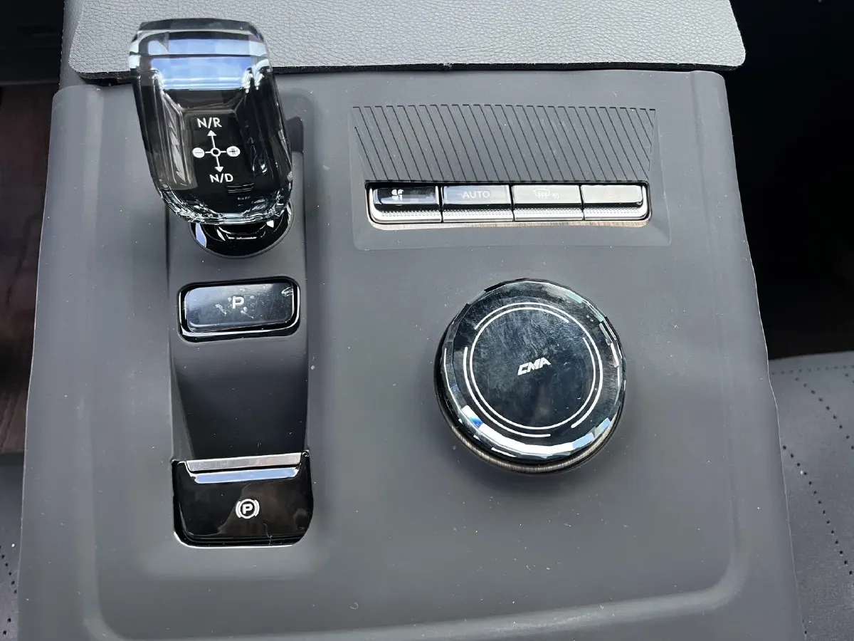 2025 Geely Monjaro 2.0T 238HP L4 8AT,autocango,china used car exporter,china ev exporter,chinese used car exporter,chinese used ev exporter