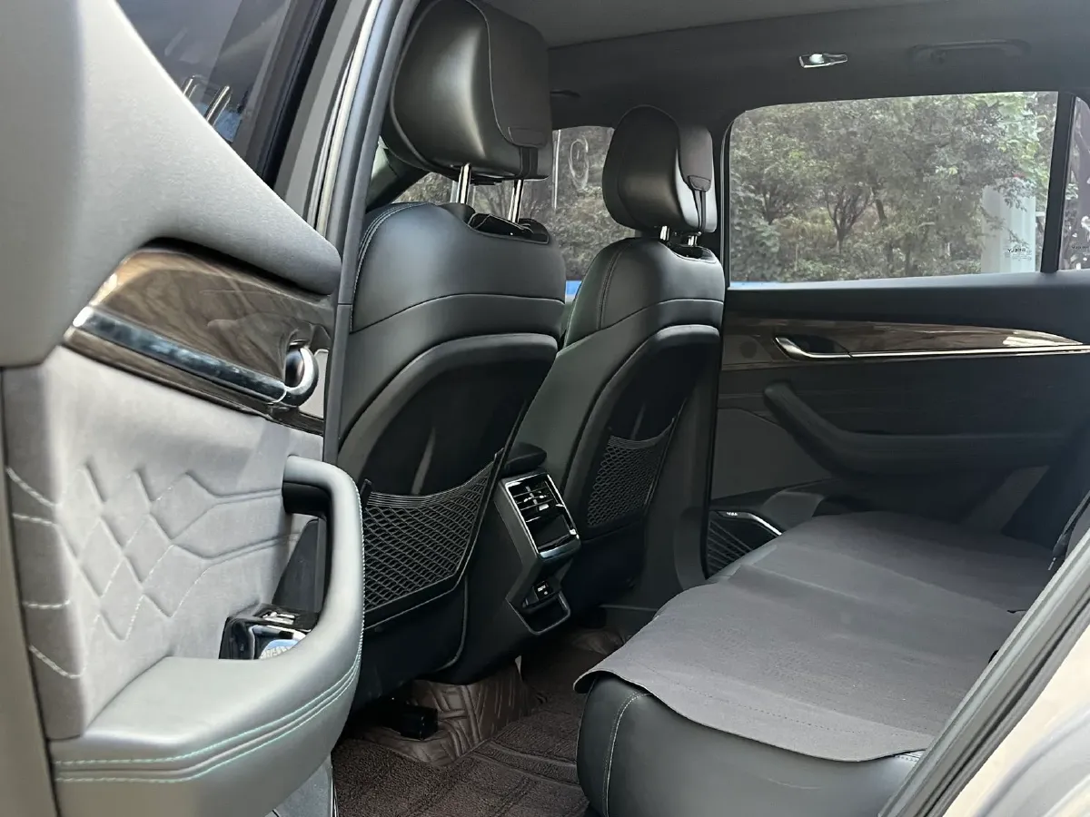 2025 Geely Monjaro 2.0T 238HP L4 8AT,autocango,china used car exporter,china ev exporter,chinese used car exporter,chinese used ev exporter