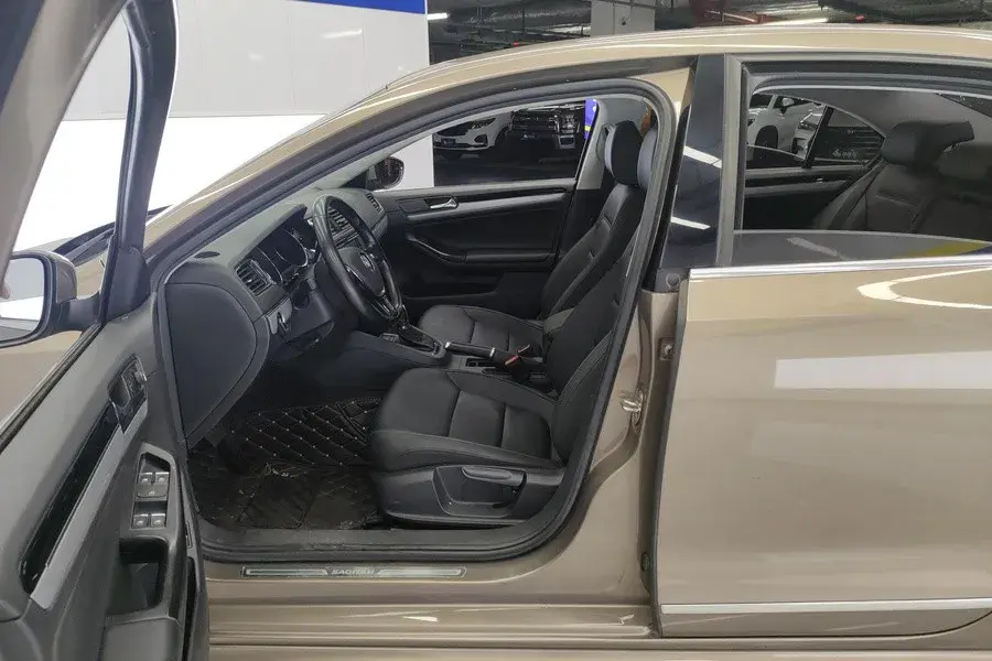 2018 VOLKSWAGEN SAGITAR thumbnail 4