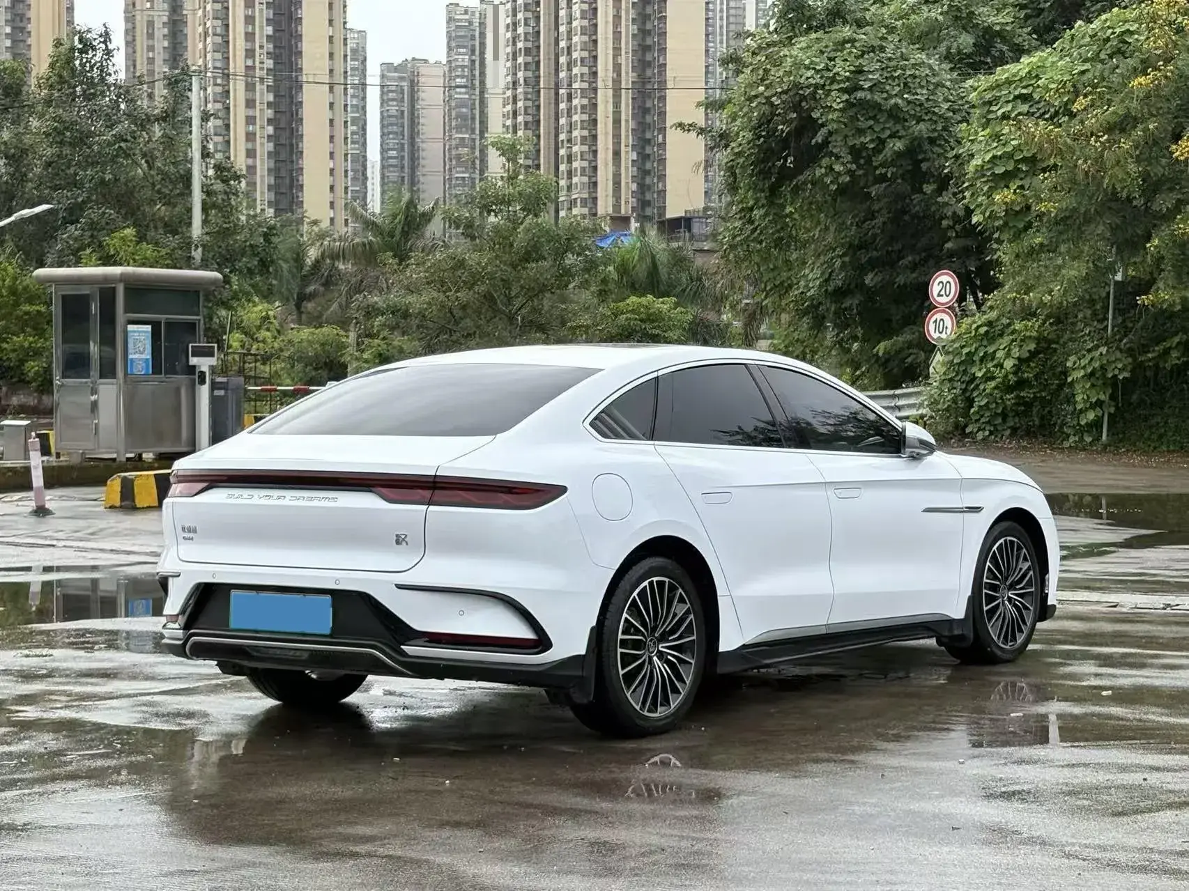 2022 BYD HAN thumbnail 3