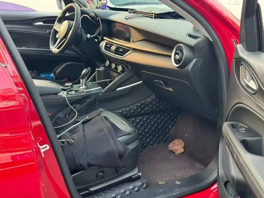 2017 Alfa Romeo Stelvio 2.0T 200HP L4 8AT,autocango,china used car exporter,china ev exporter,chinese used car exporter,chinese used ev exporter