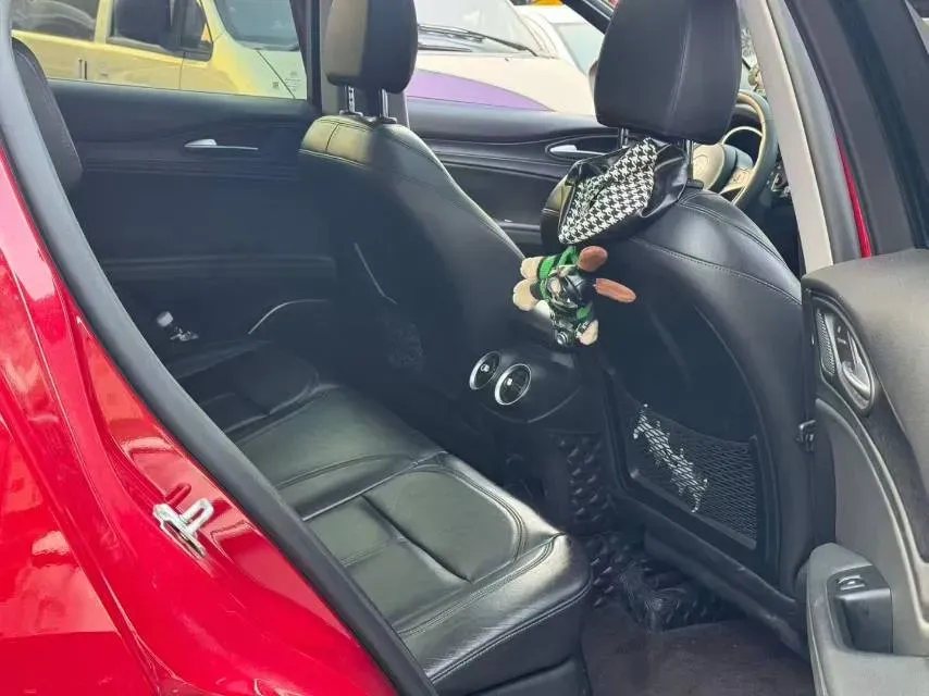 2017 Alfa Romeo Stelvio 2.0T 200HP L4 8AT,autocango,china used car exporter,china ev exporter,chinese used car exporter,chinese used ev exporter