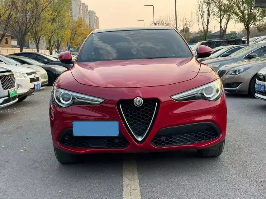 2017 Alfa Romeo Stelvio 2.0T 200HP L4 8AT,autocango,china used car exporter,china ev exporter,chinese used car exporter,chinese used ev exporter