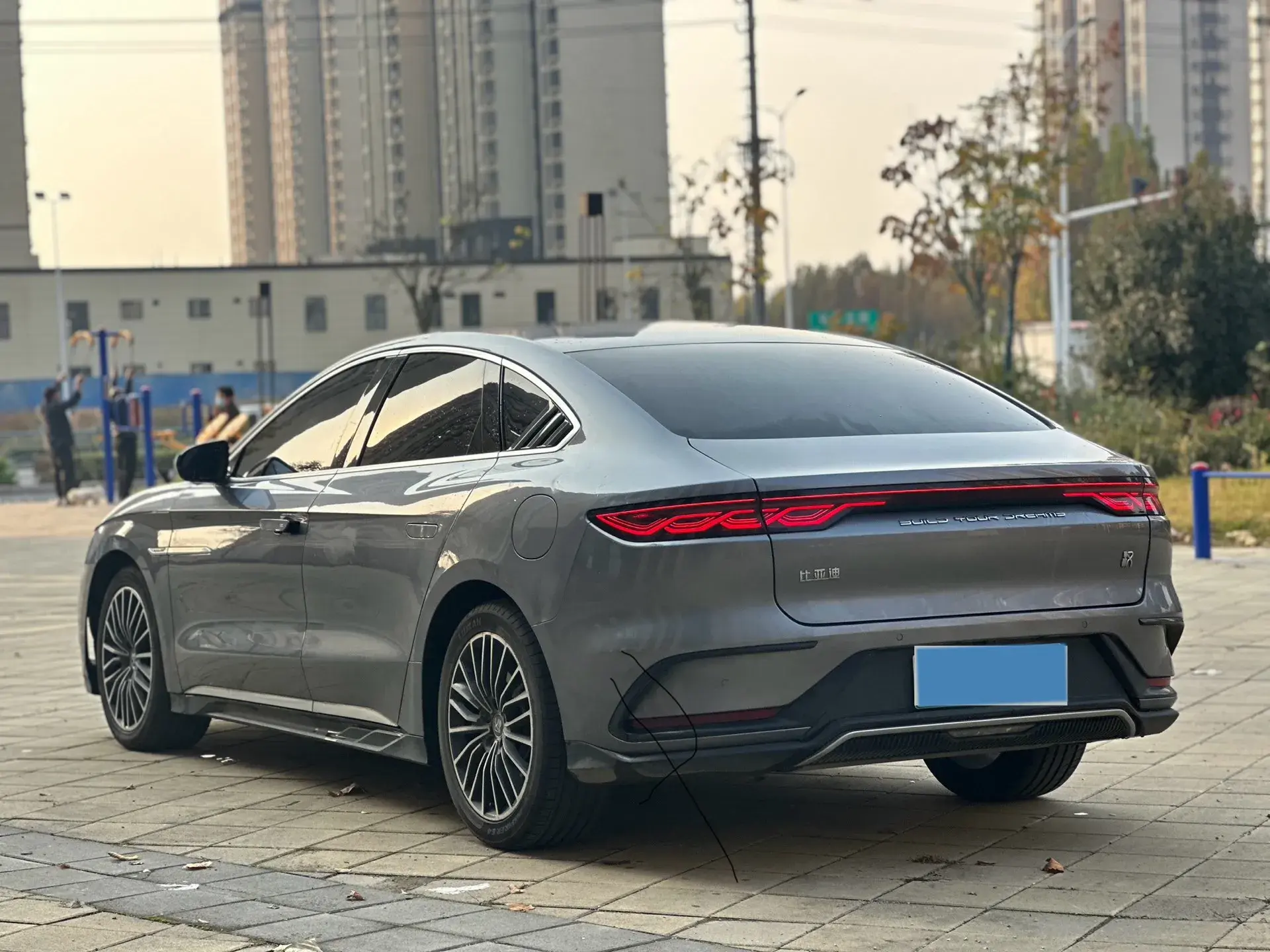 2022 BYD HAN thumbnail 4