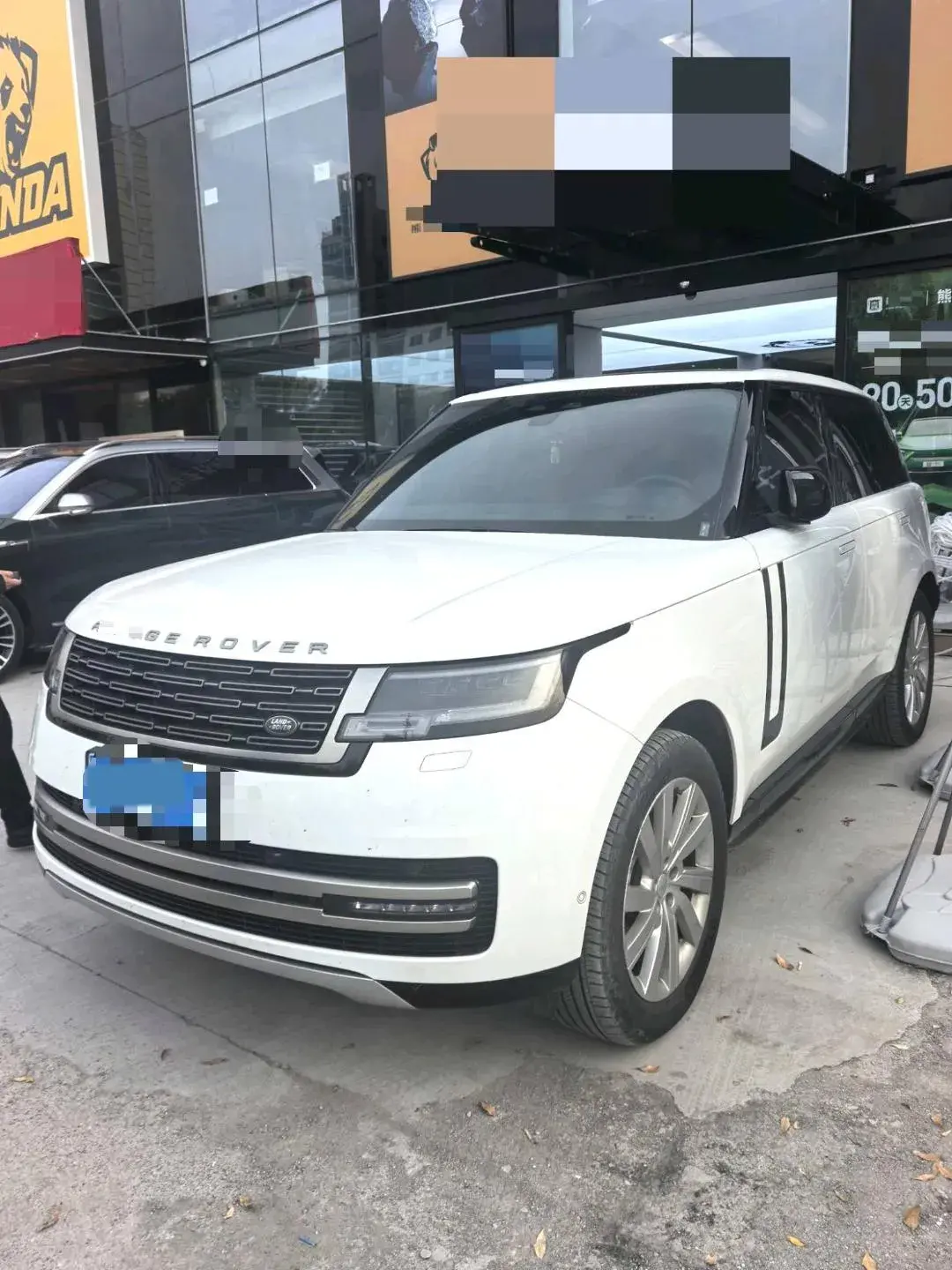 2023 LAND ROVER view 1