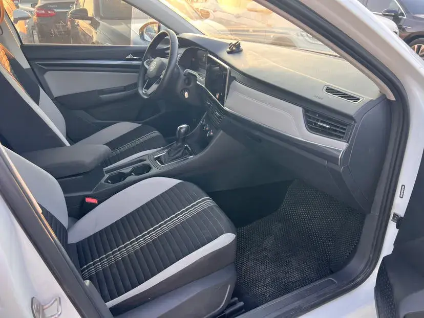 2023 VOLKSWAGEN BORA thumbnail 2