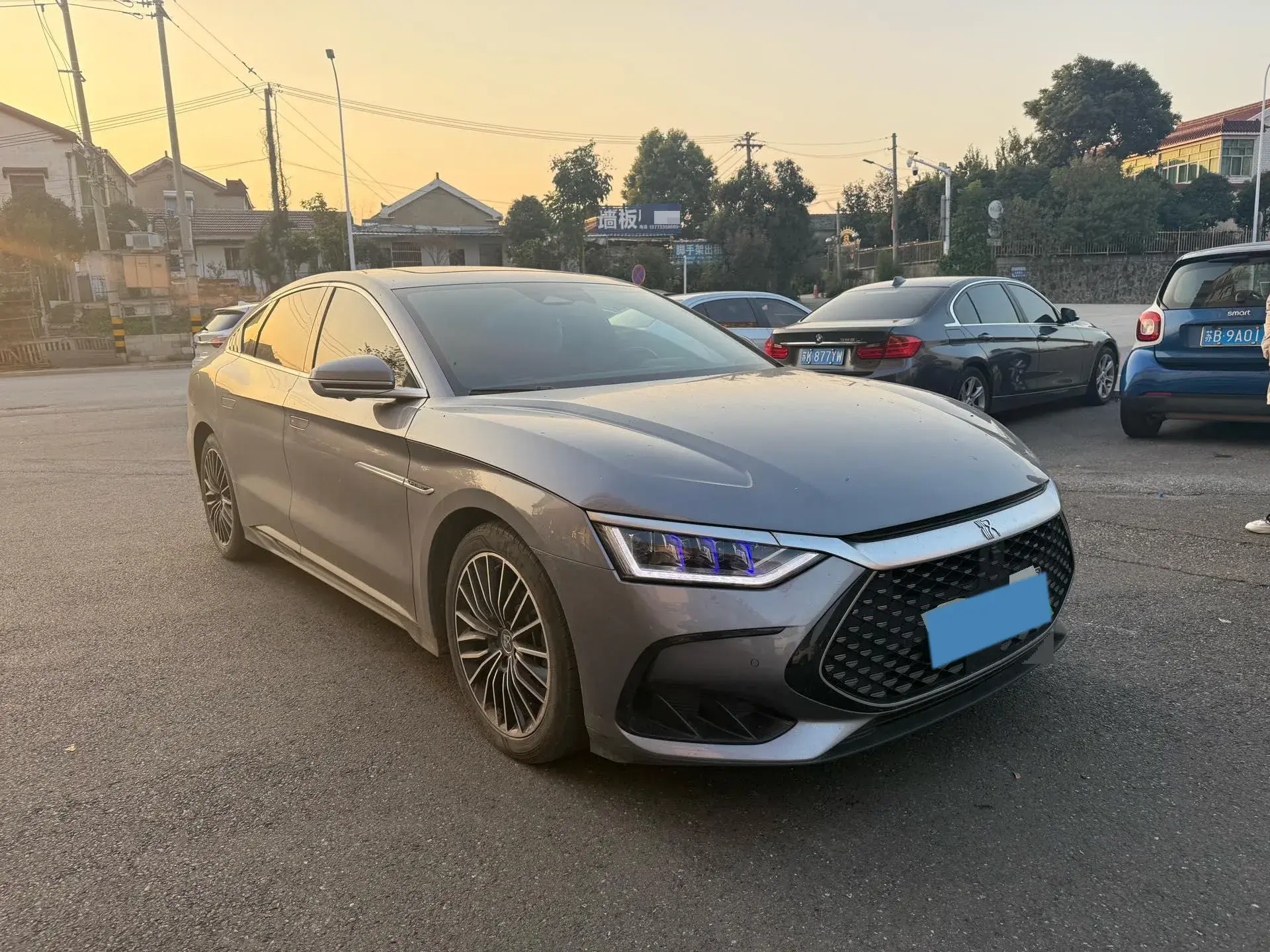 2024 BYD HAN thumbnail 3