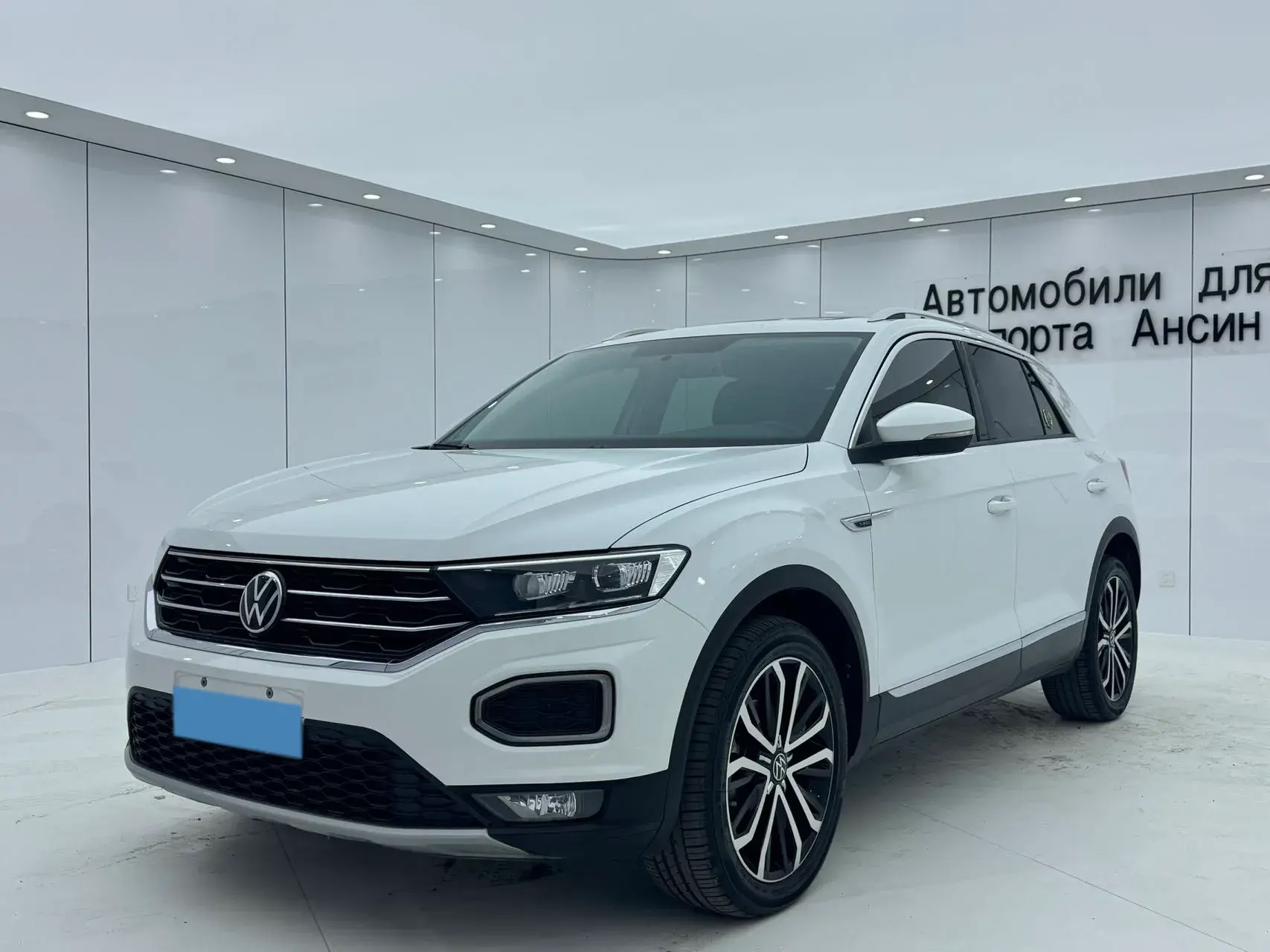 2021 VOLKSWAGEN T-ROC view 1
