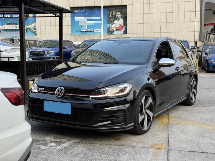 2019 VOLKSWAGEN GOLFGTI view 1