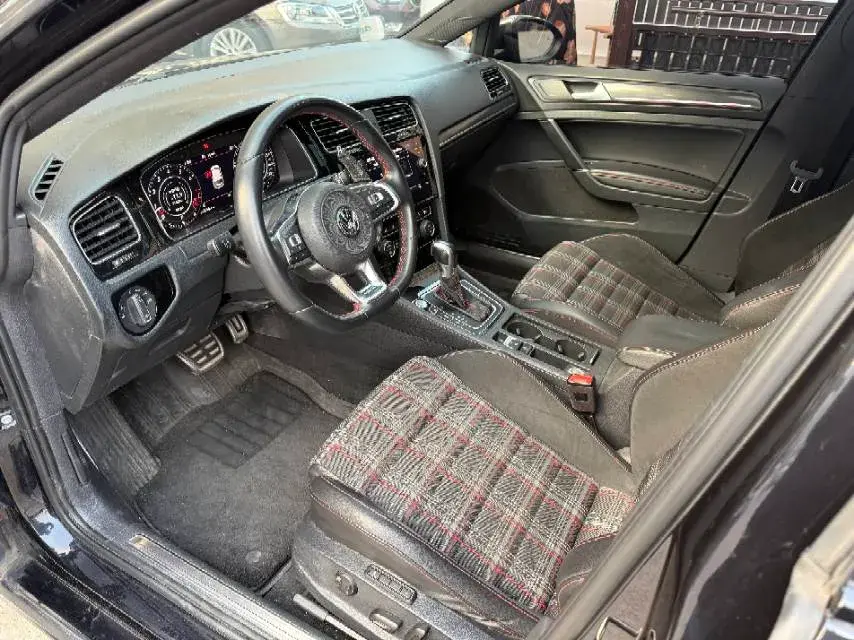 2019 VOLKSWAGEN GOLFGTI thumbnail 3