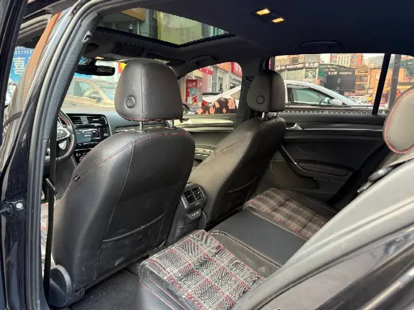 2019 VOLKSWAGEN GOLFGTI thumbnail 4