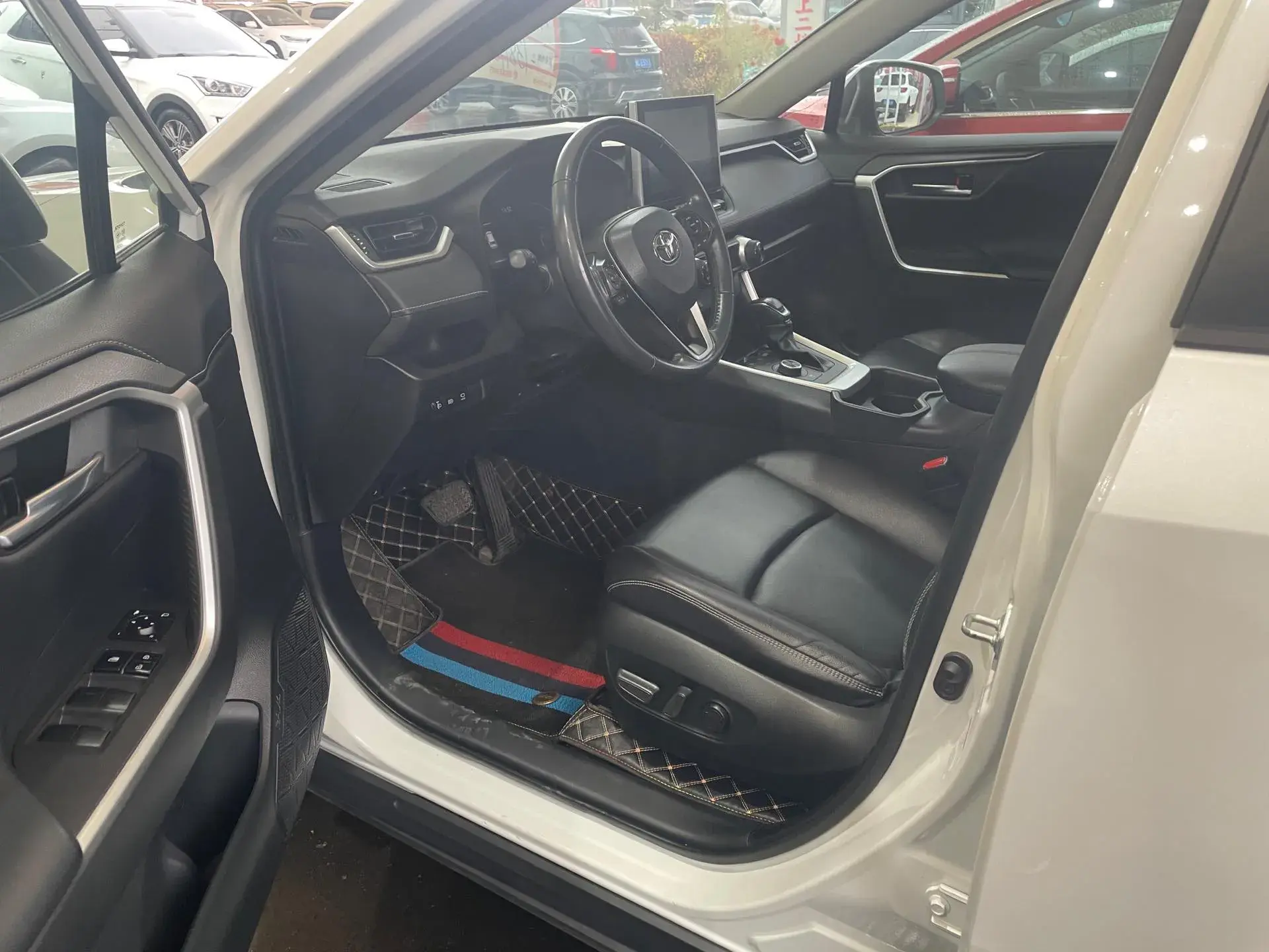 2022 TOYOTA RAV4 thumbnail 4