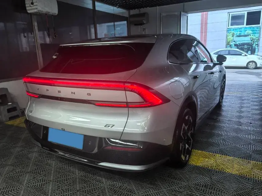 2025 XPENG G7 thumbnail 3