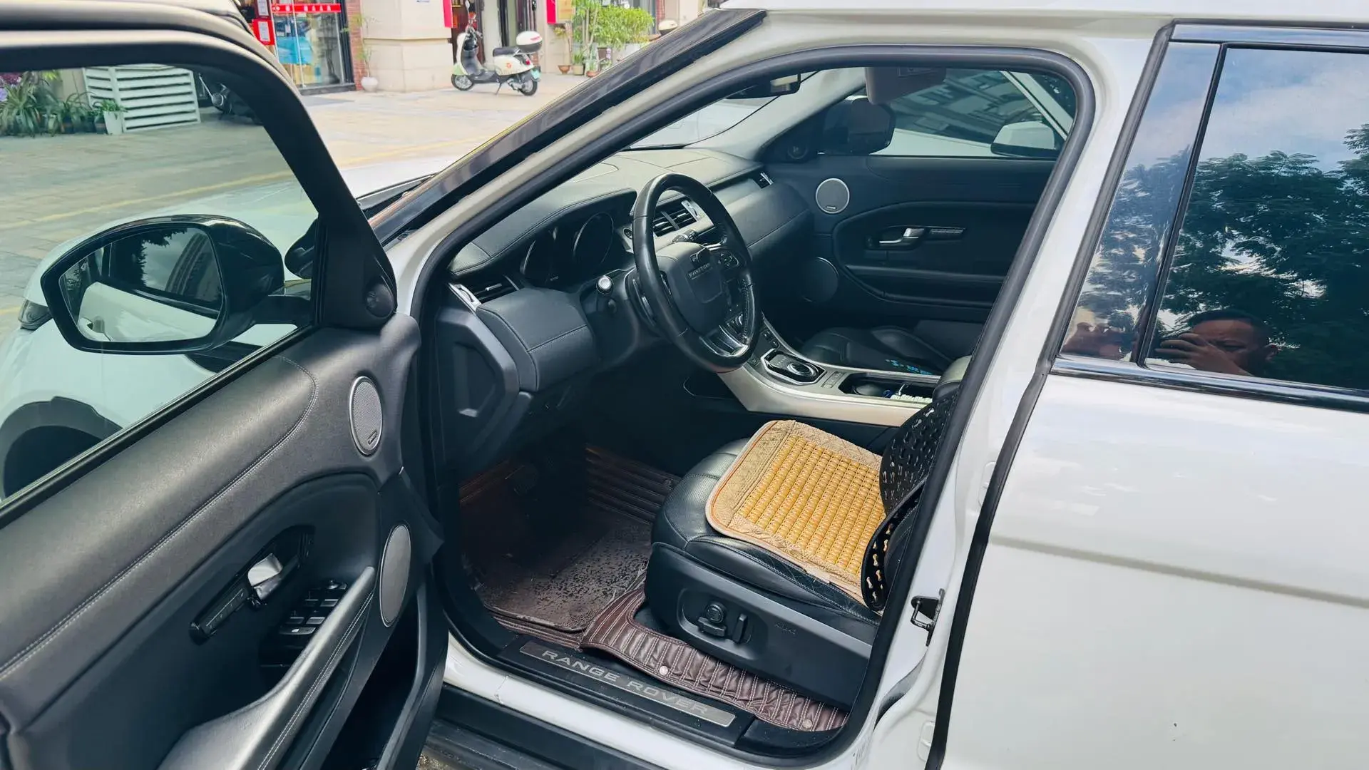 2018 LAND ROVER thumbnail 4