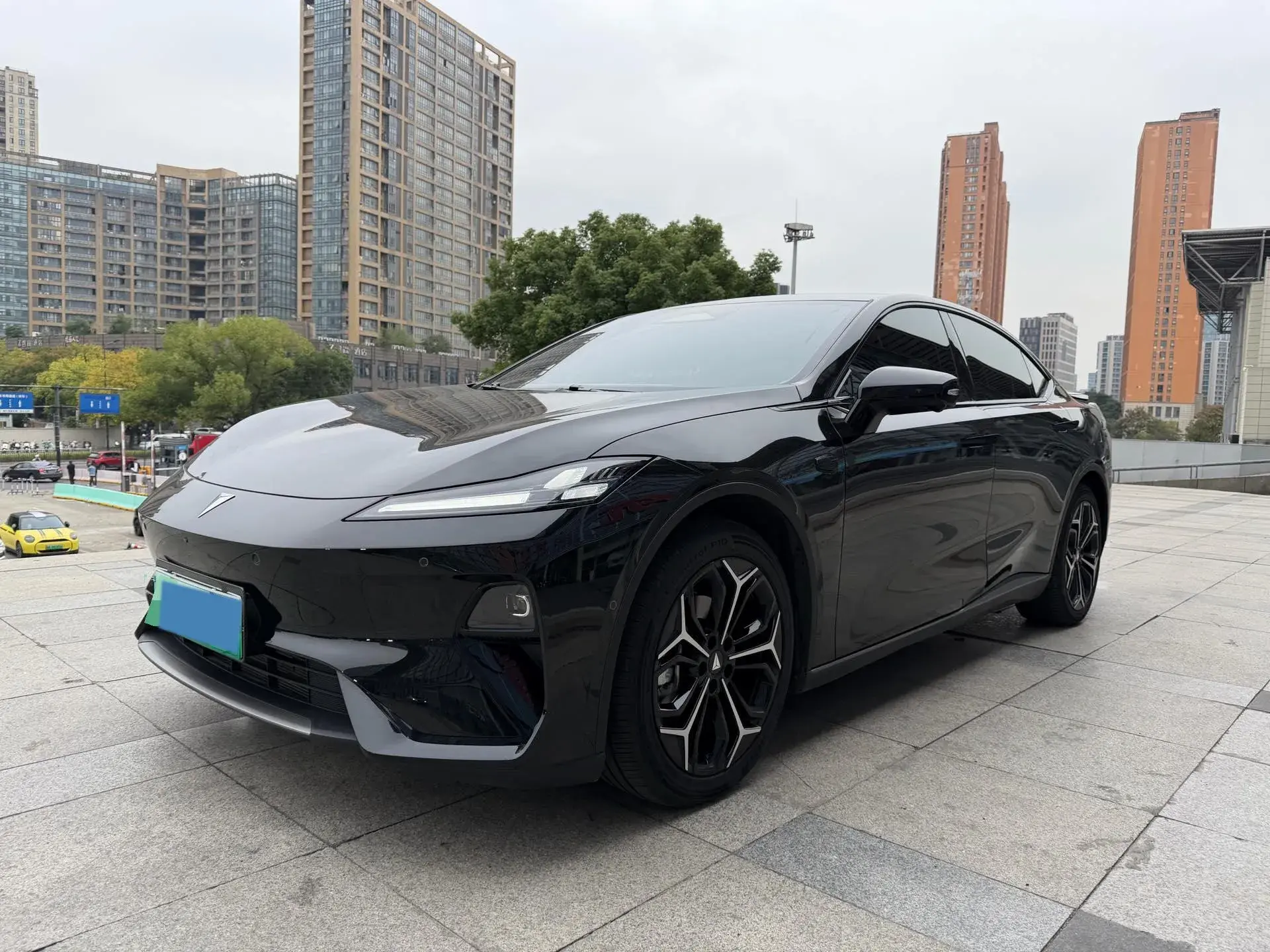 2025 DEEPAL L07 view 1